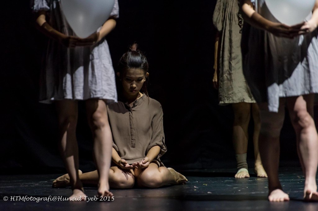 'A Wrinkle in Time' by Amy Len, performed by Kwang Tung Dance Company, in Tepak Tari. Photo: Huneid Tyeb